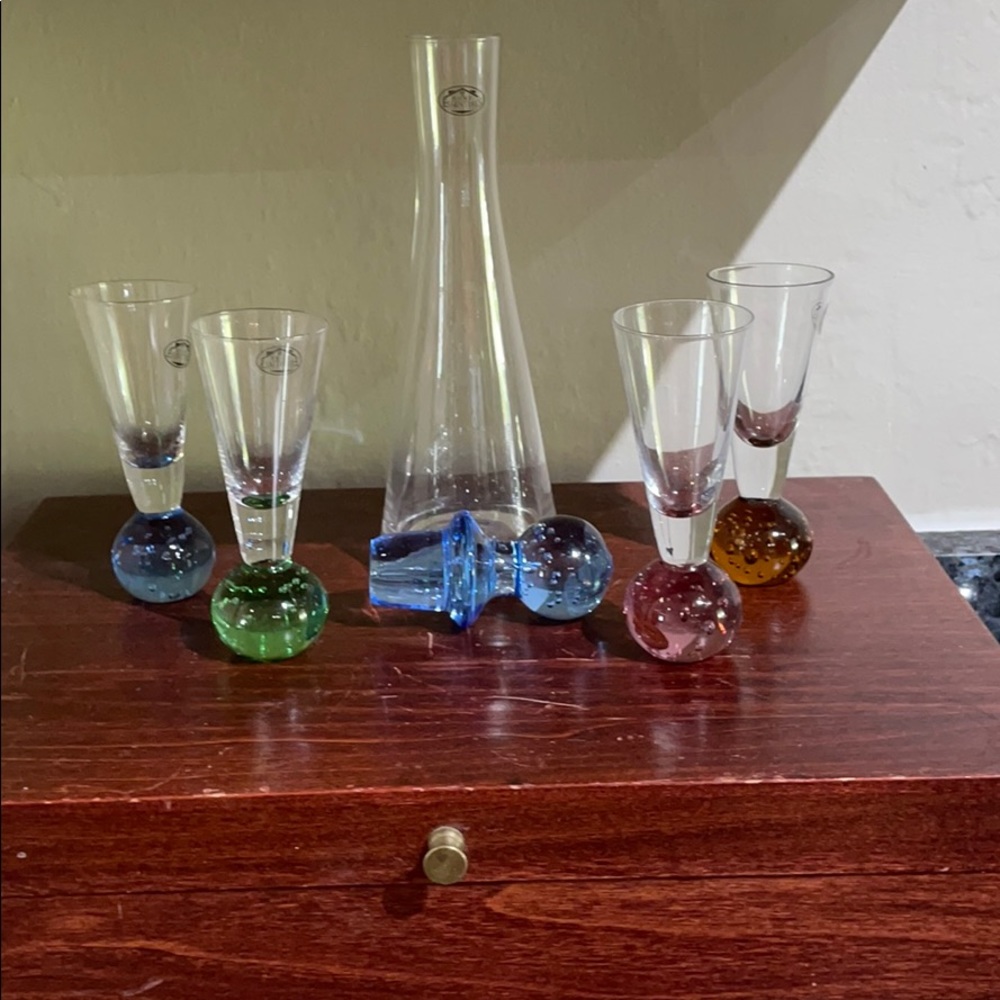 Unique 4 Shot Glass Collection - Picture 2 of 3